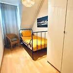 Апартаменты Entire Home, 3 Bedrooms Garden Strijp Within Ring Эйндховен