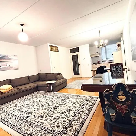 Апартаменты Entire Home, 3 Bedrooms Garden Strijp Within Ring