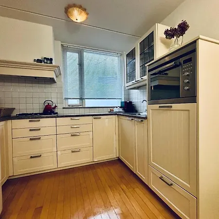 Entire Home, 3 Bedrooms Garden Strijp Within Ring * Эйндховен