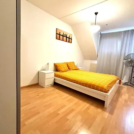 Entire Home, 3 Bedrooms Garden Strijp Within Ring Эйндховен
