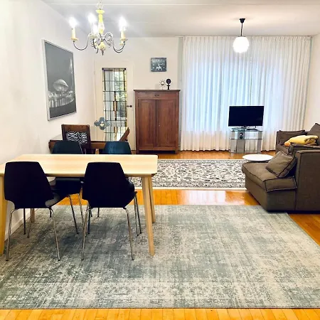Entire Home, 3 Bedrooms Garden Strijp Within Ring 아파트 에인트호번