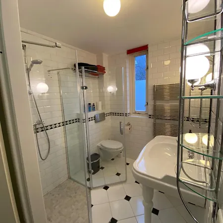 Apartman Entire Home, 3 Bedrooms Garden Strijp Within Ring *