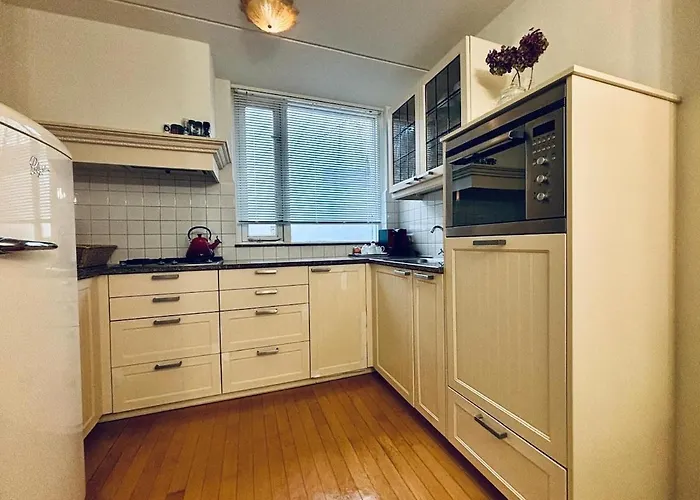 Entire Home, 3 Bedrooms Garden Strijp Within Ring * Эйндховен