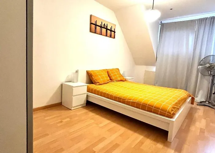 Entire Home, 3 Bedrooms Garden Strijp Within Ring Эйндховен